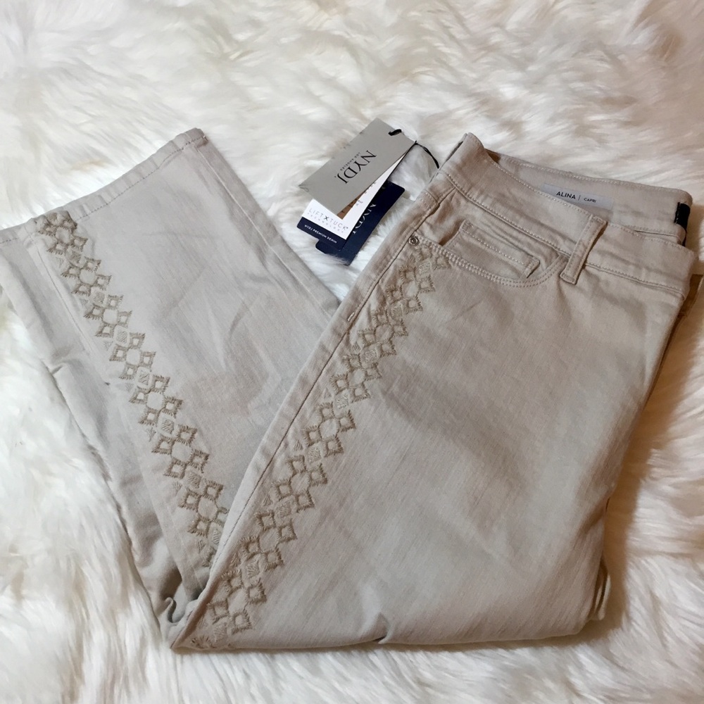 NYDJ Alina Capri w/ embellishments sz14/12 NWT ❤️